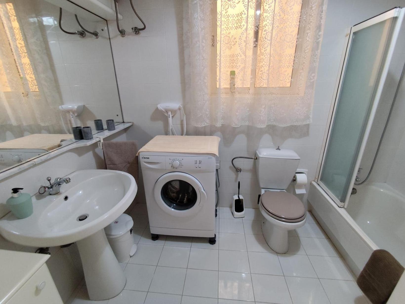 Апартаменти Sea Breeze Bliss - Self Check-In Сент-Полс-Бей Екстер'єр фото